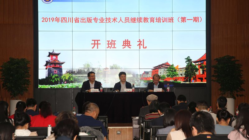 在翻译过程中，要注意语言规范，避免出现中式英语。以下是一些常见的中式英语表达：