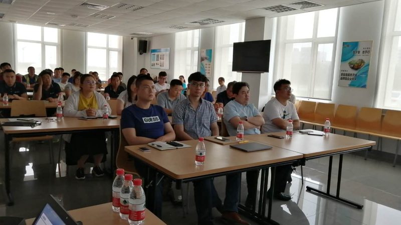 小标题：研究生教育背景下的培训需求